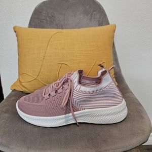 Maurices Fiona Sneaker, Pink and White Lace-up, Size 9.5